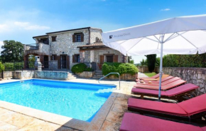 Ruhig gelegene Villa Avena mit privatem Pool
